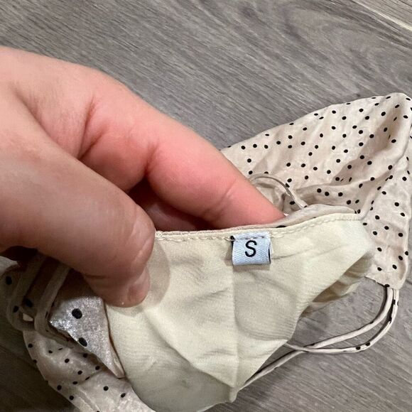 Superdown Women's Cream Black Spaghetti Strap Polka Dot Crop Top Size Small - Picture 3 of 3